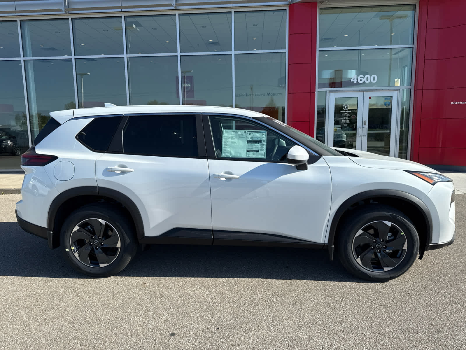 2025 Nissan Rogue SV photo 4