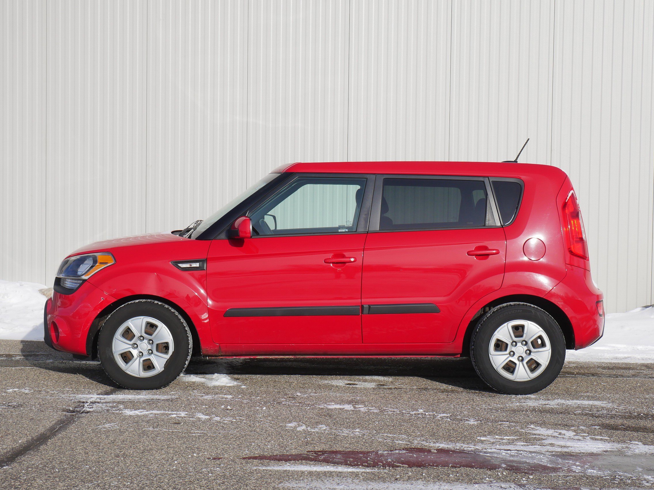 Used 2013 Kia Soul Base with VIN KNDJT2A53D7574834 for sale in Hastings, Minnesota