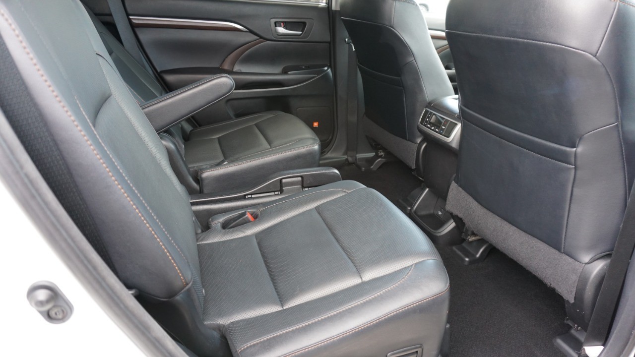 2016 Toyota Highlander Base Hybrid photo 20