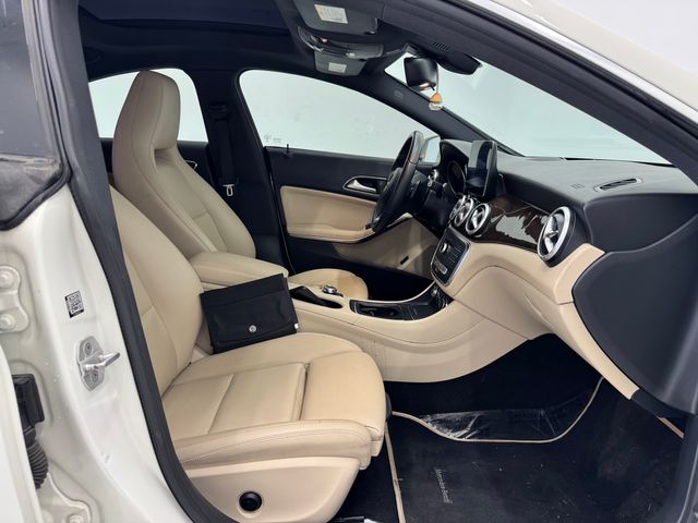 2017 Mercedes Benz CLA 250 photo 15
