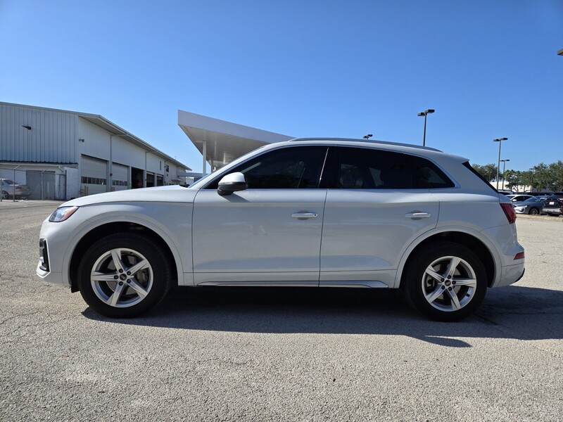 2021 Audi Q5 Premium 45 TFSI photo 2