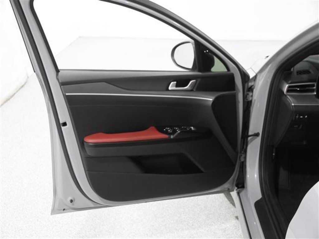 2023 Kia K5 GT-Line photo 4