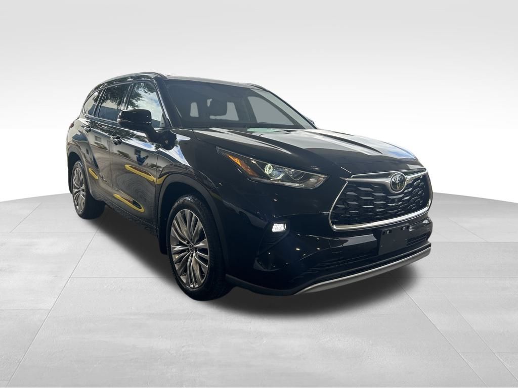 2023 Toyota Highlander Limited Platinum XLE XSE photo 2