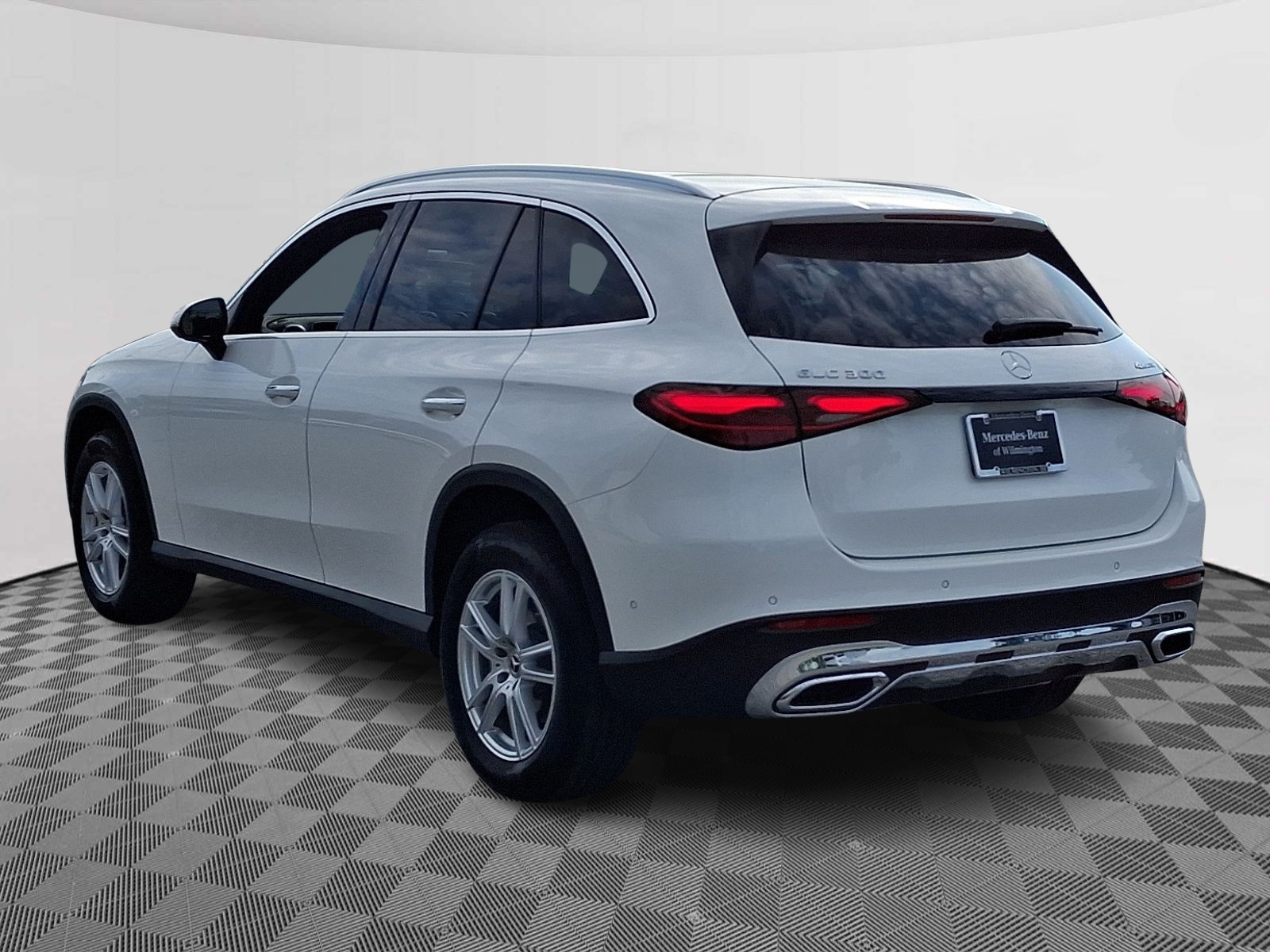 2025 Mercedes Benz GLC 300 4MATIC photo 2