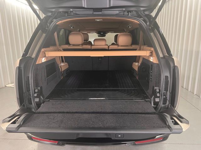 2025 Land Rover Range Rover SE photo 17