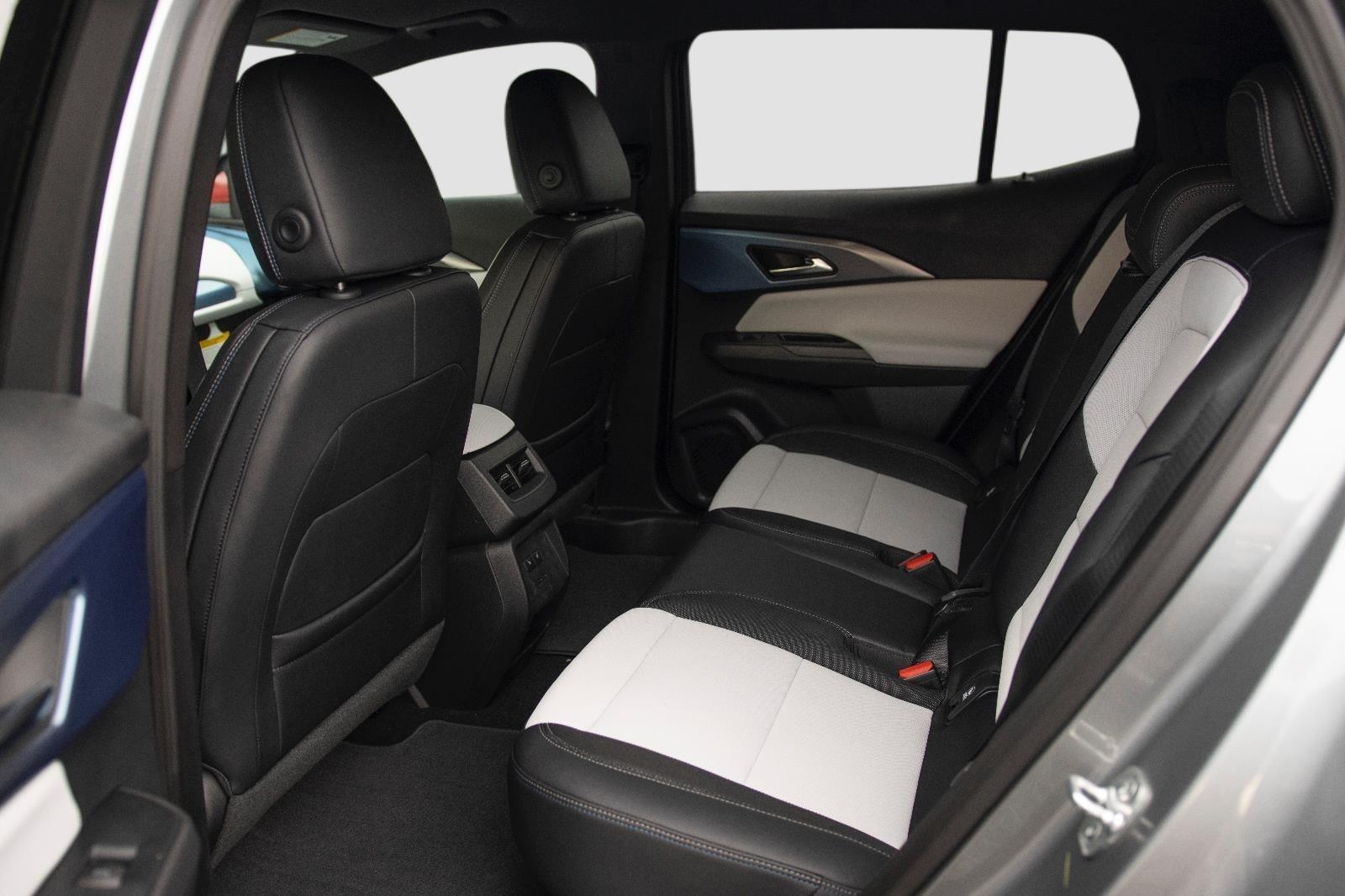 2025 Chevrolet Equinox EV 1LT photo 21