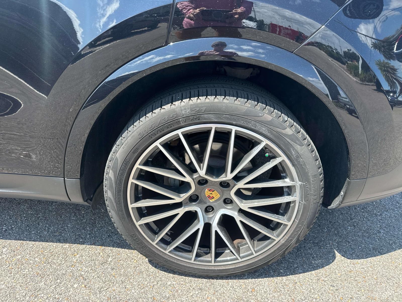 2019 Porsche Cayenne S photo 2