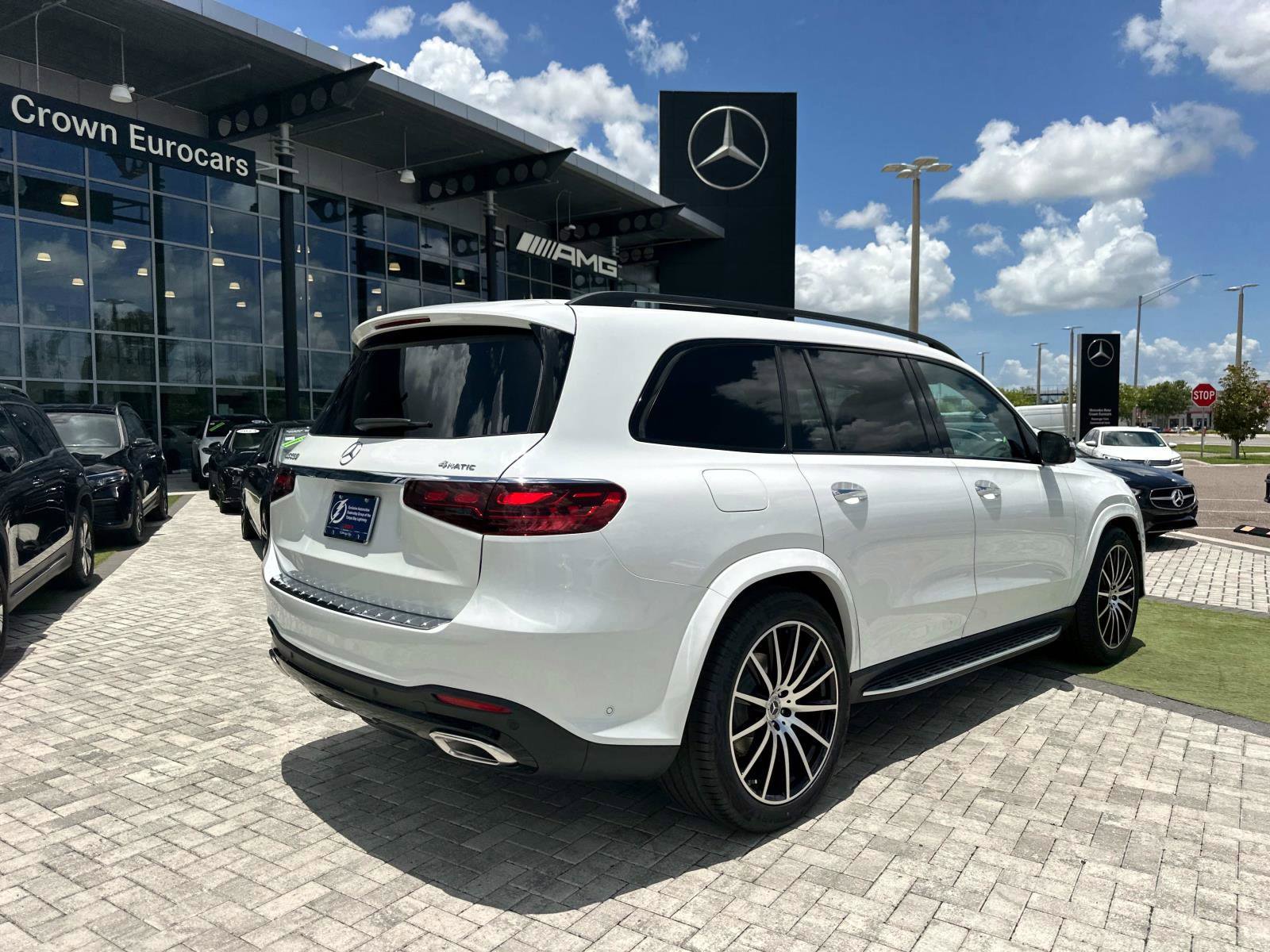 2025 Mercedes Benz GLS 580 4MATIC photo 2