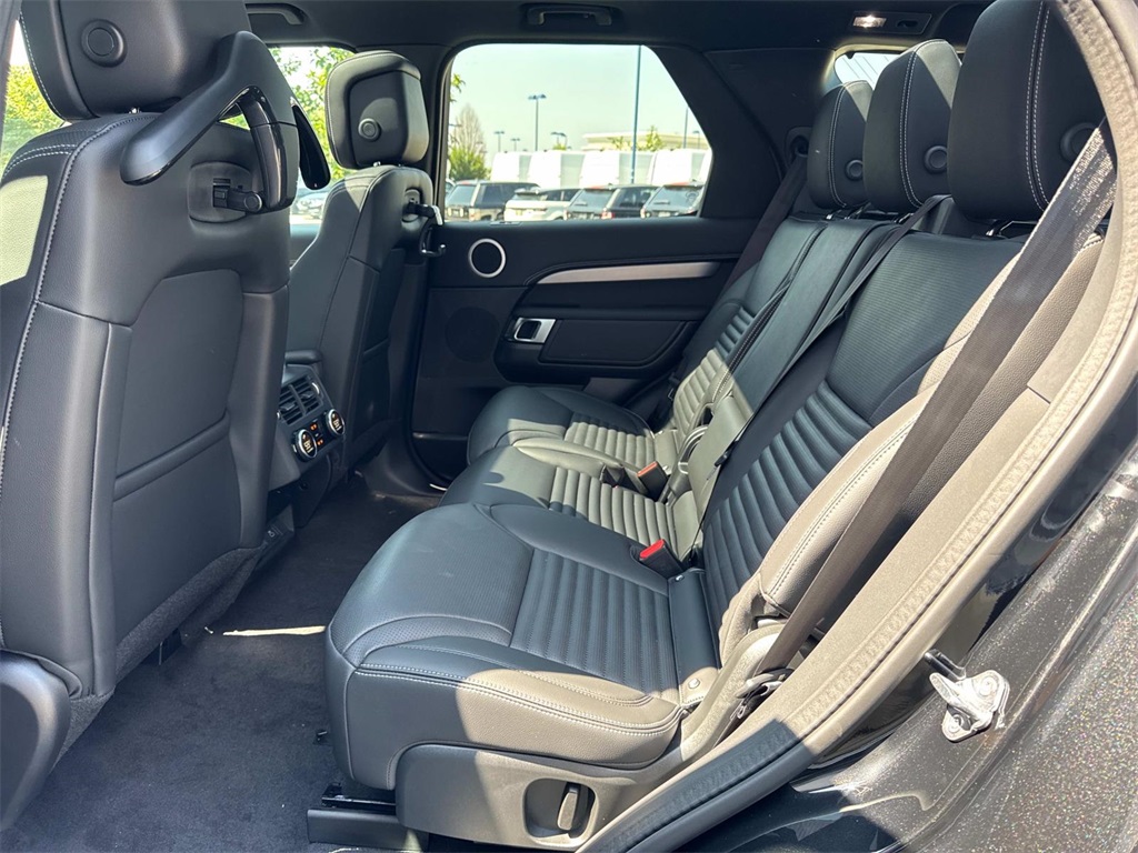 2025 Land Rover Discovery SE photo 15