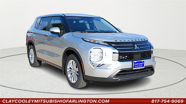 2026 Mitsubishi Outlander ES's photo