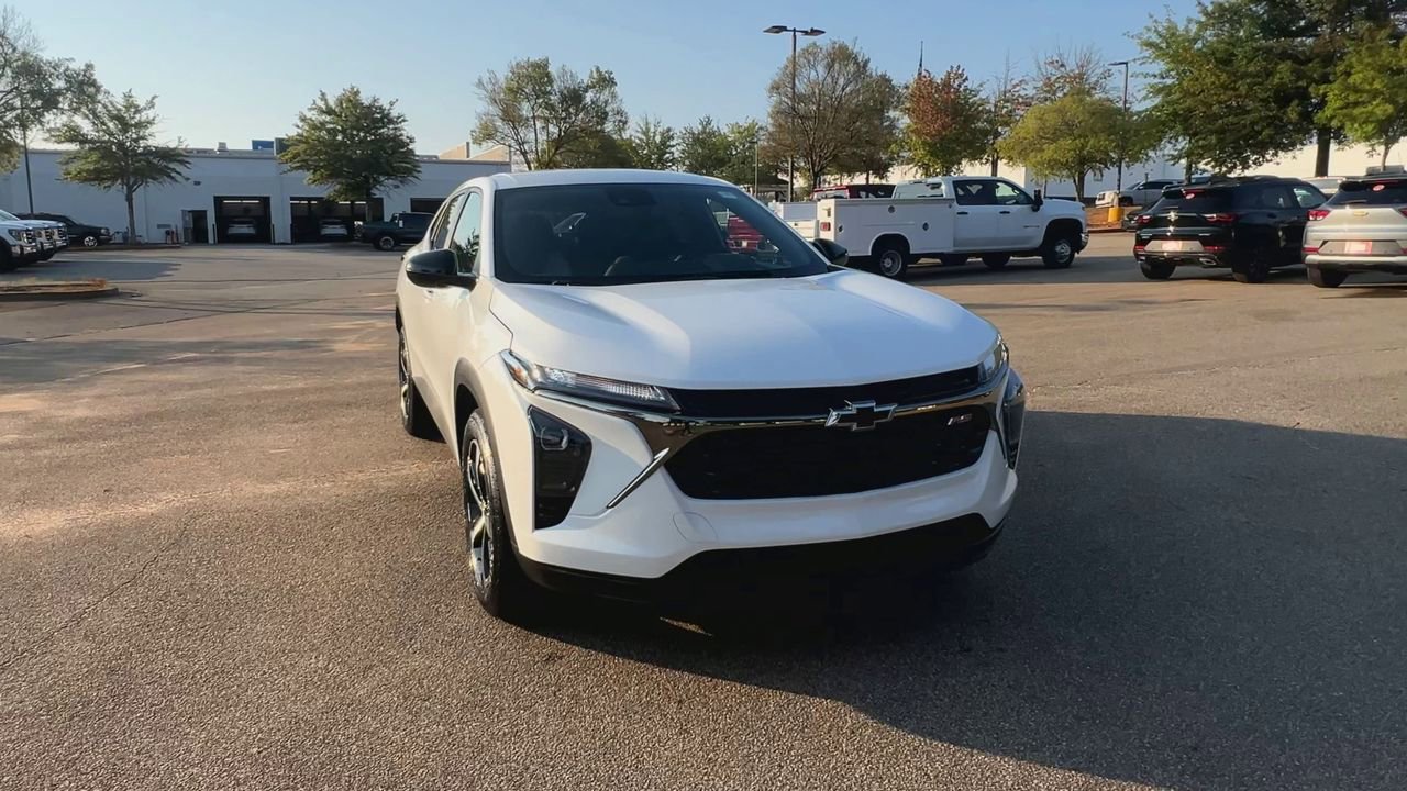 2026 Chevrolet Trax photo 2