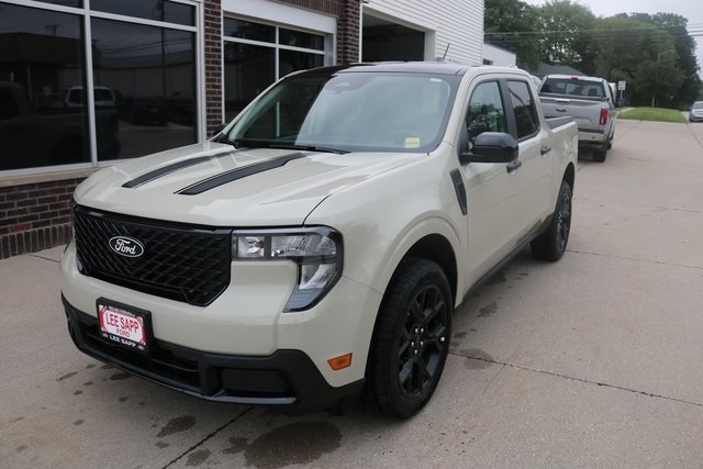 2025 Ford Maverick XLT photo 2