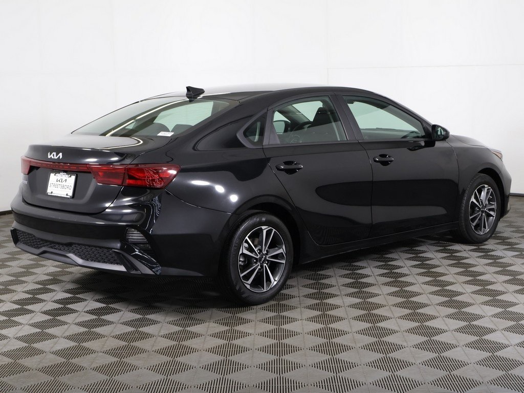 2024 Kia Forte LXS photo 8