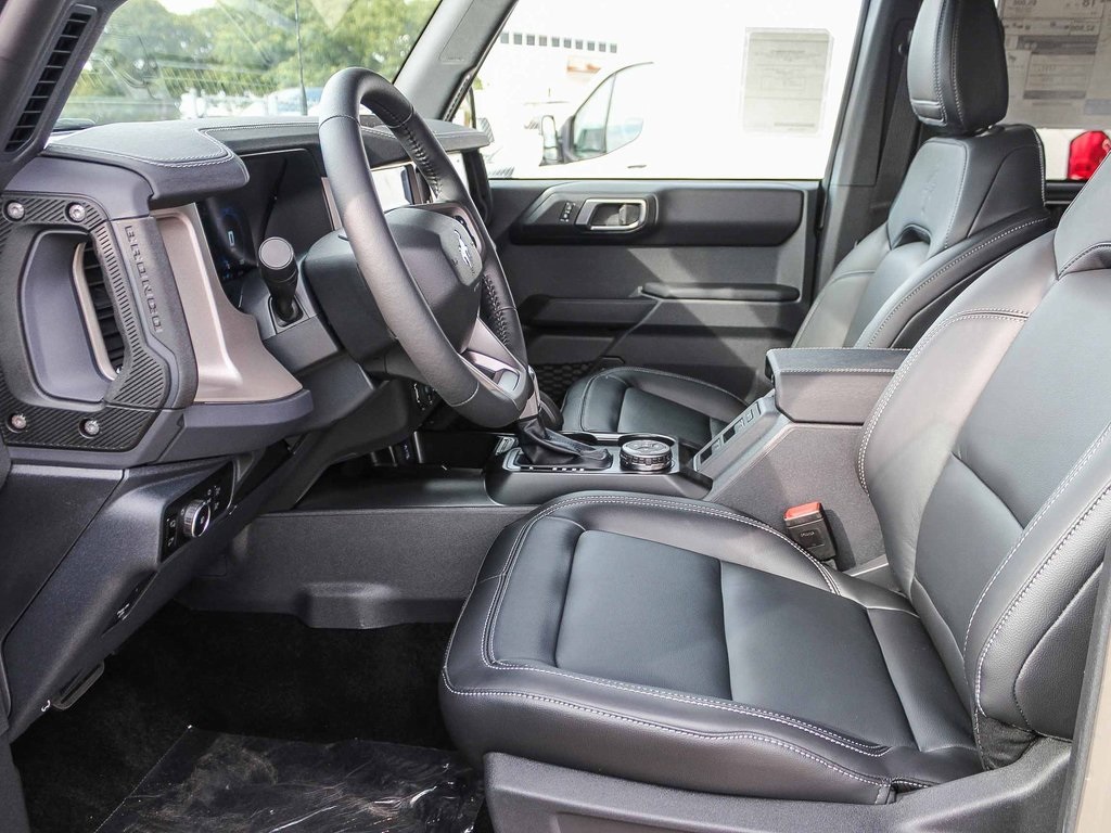 2025 Ford Bronco Outer Banks photo 14