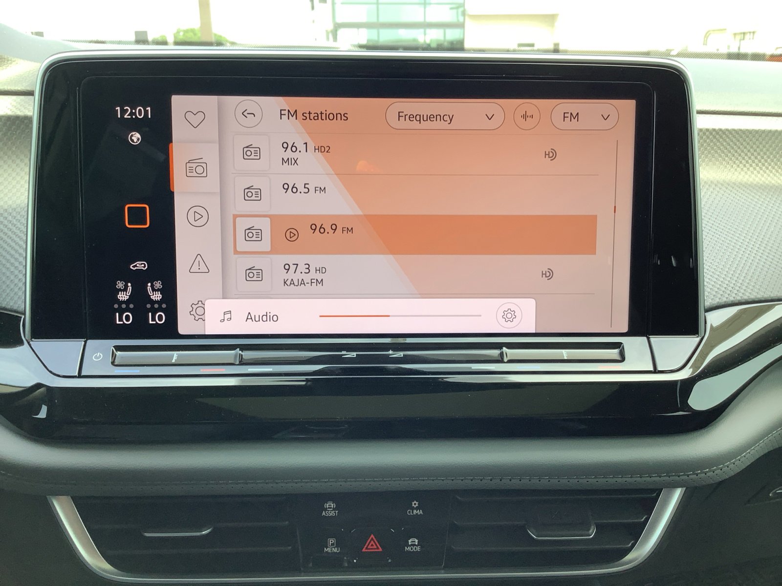 2025 Volkswagen Atlas Peak Edition SE photo 17
