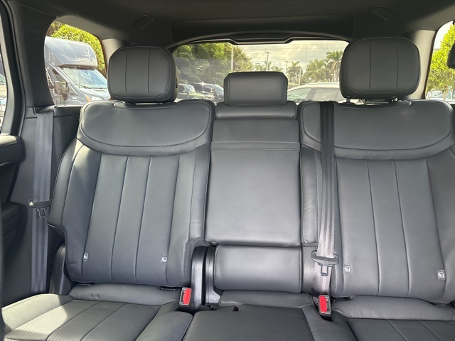 2023 Land Rover Range Rover SE photo 9
