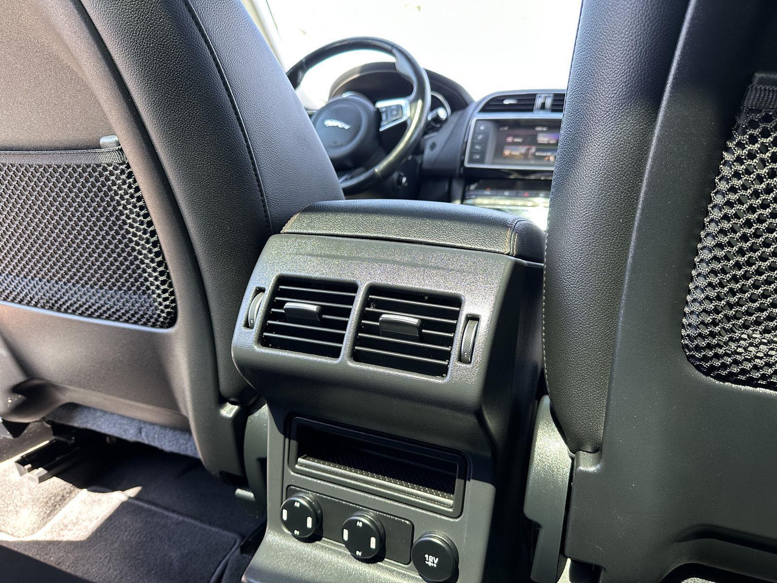 2018 Jaguar F-PACE Prestige photo 20