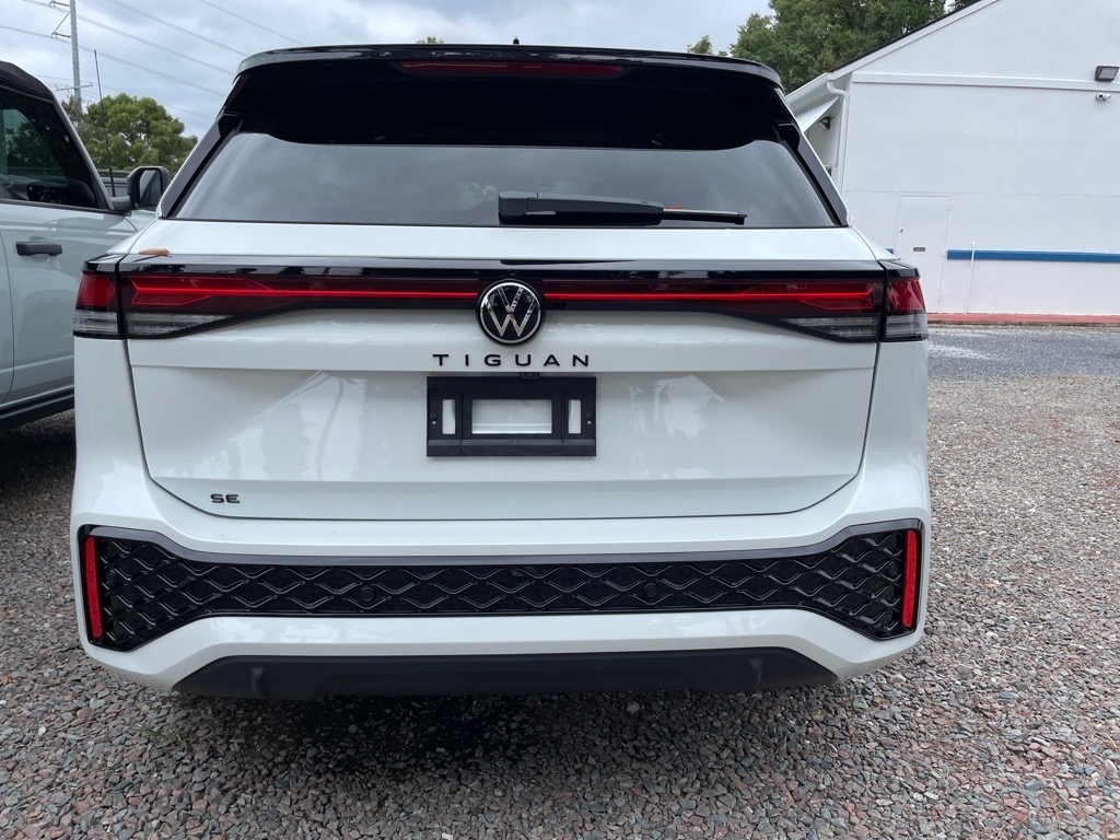2025 Volkswagen Tiguan SE R-Line Black photo 3