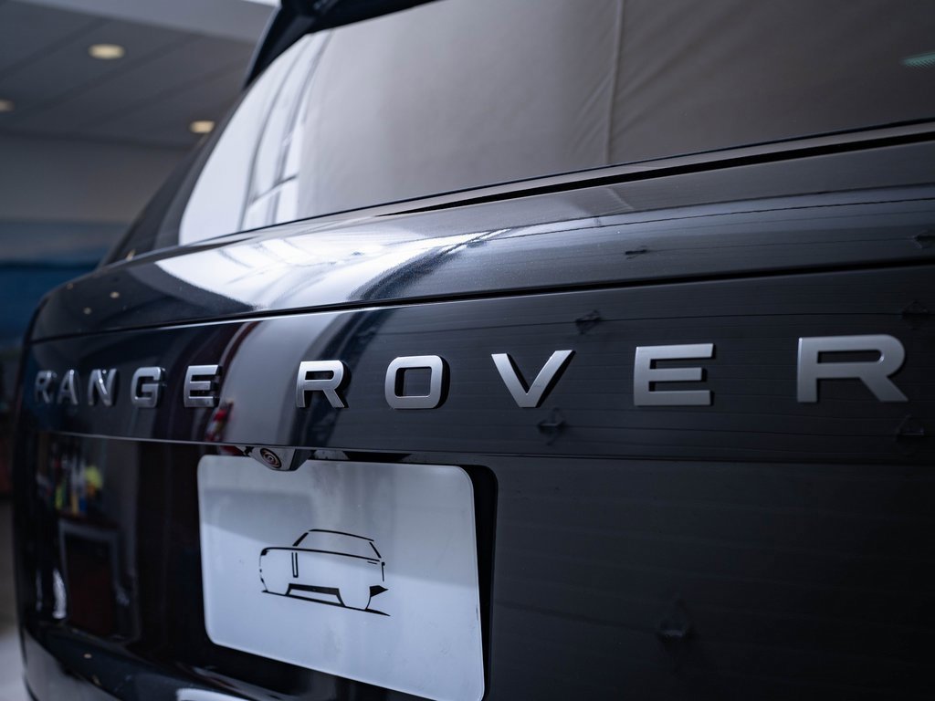2025 Land Rover Range Rover SE photo 8