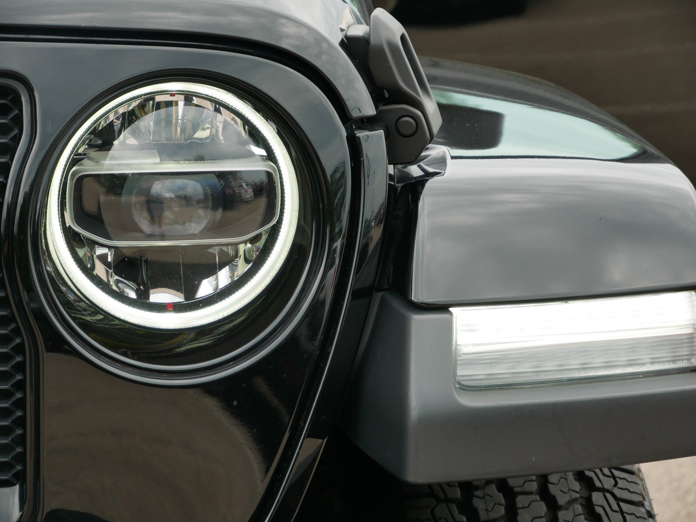 2020 Jeep Wrangler Unlimited Sahara Altitude photo 16