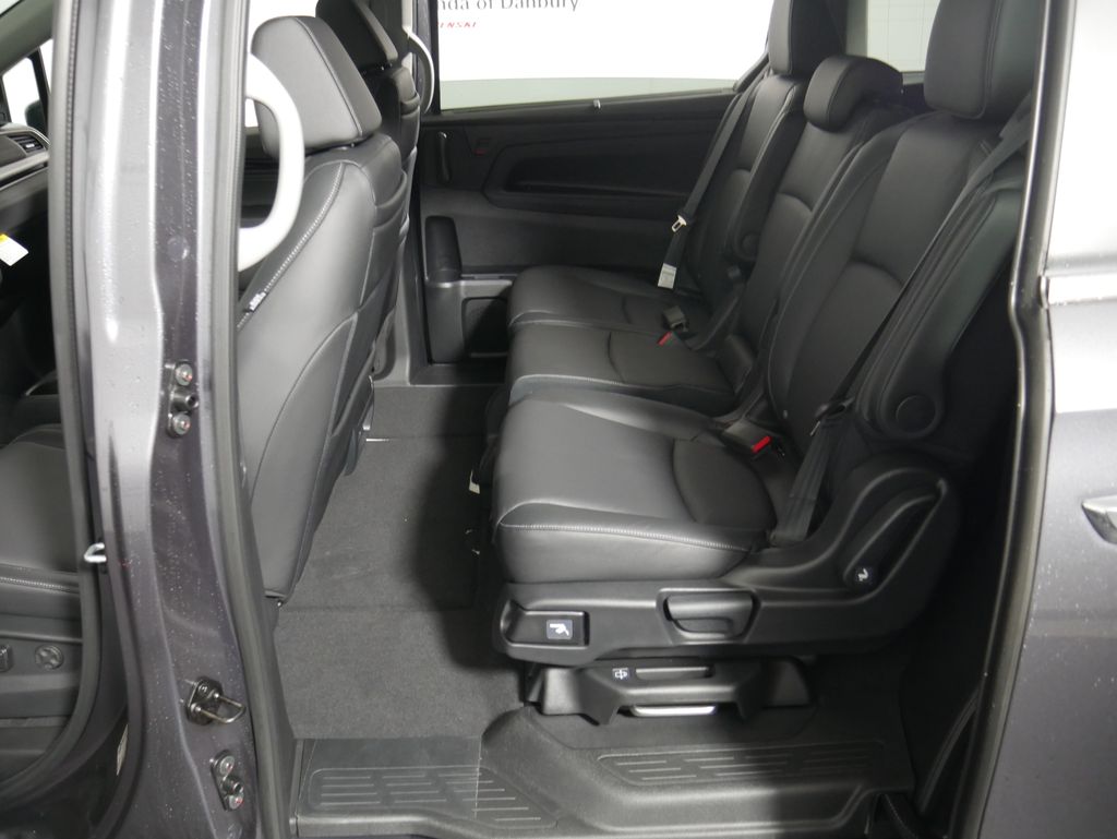 2026 Honda Odyssey Touring photo 14