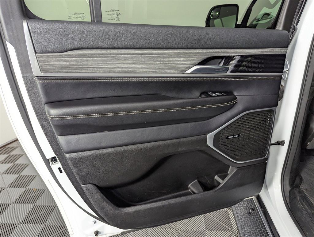 2023 Jeep Wagoneer L Series III photo 26