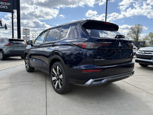 2025 Mitsubishi Outlander SE photo 5