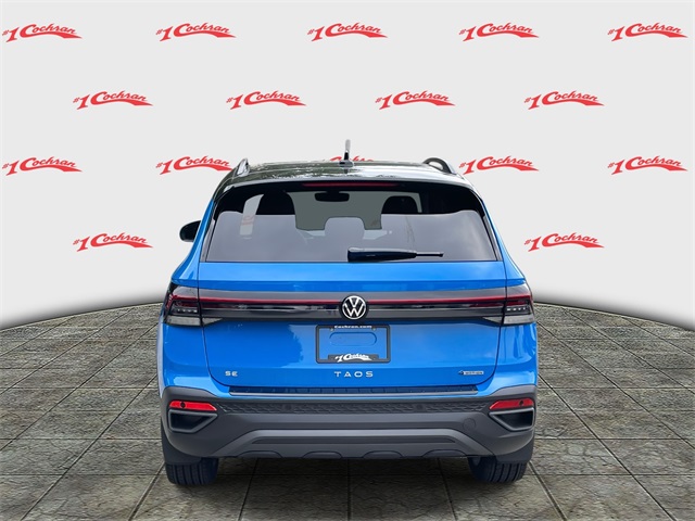 2025 Volkswagen Taos SE photo 3