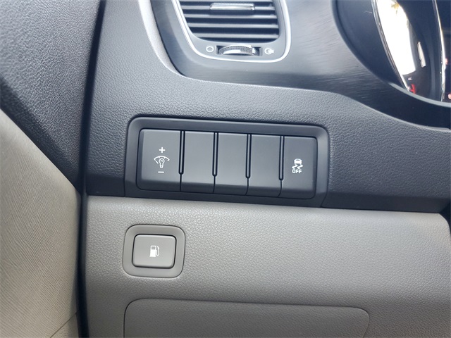 2017 Kia Sedona LX photo 23