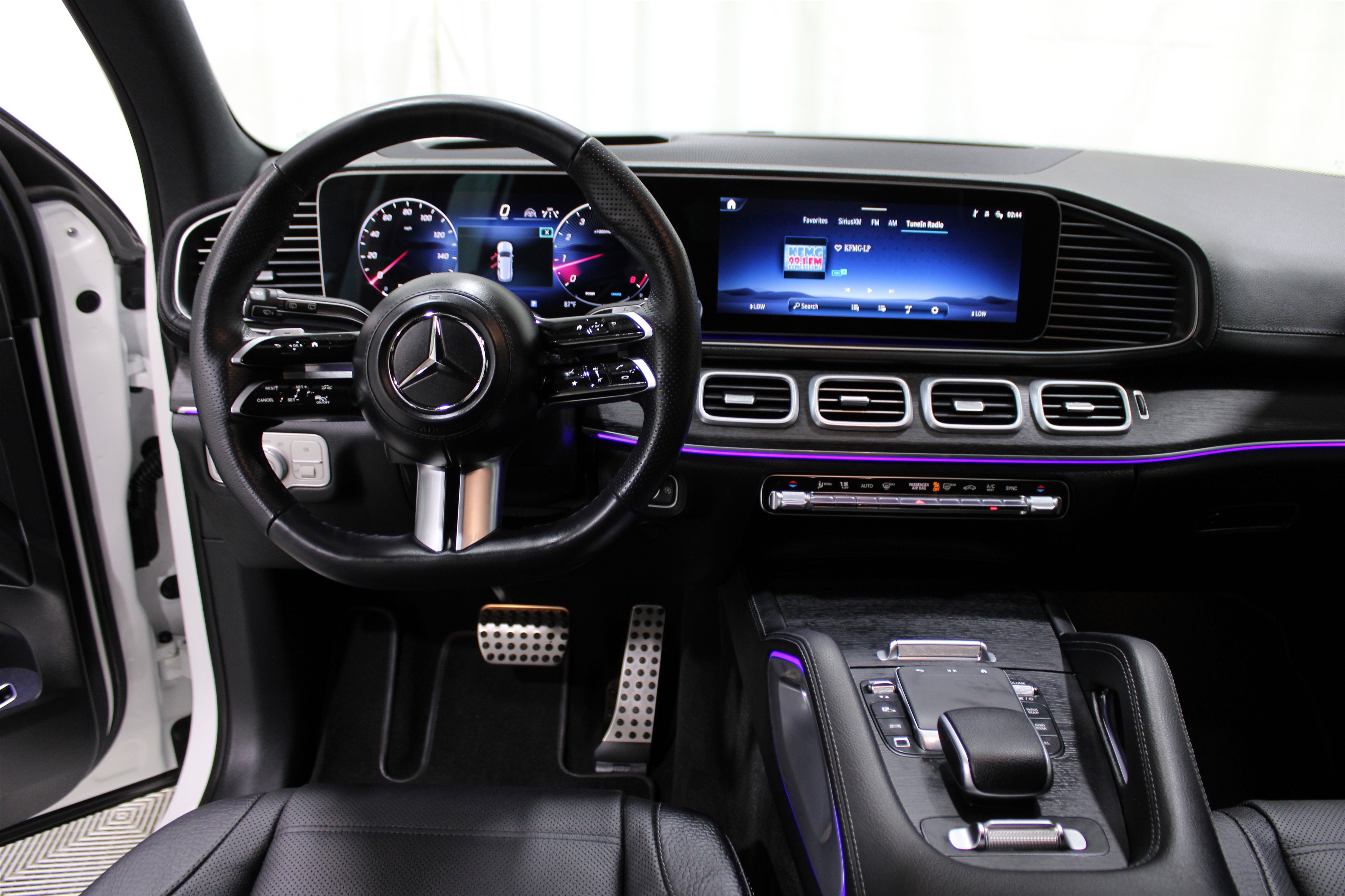 2025 Mercedes Benz GLS 450 4MATIC photo 2