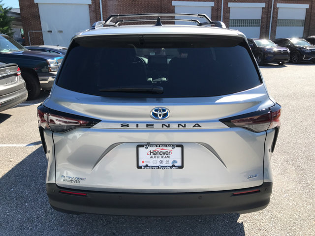 2025 Toyota Sienna XLE photo 4
