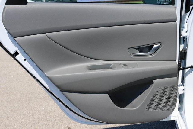 New 2025 White Hyundai SEL Sport image 9