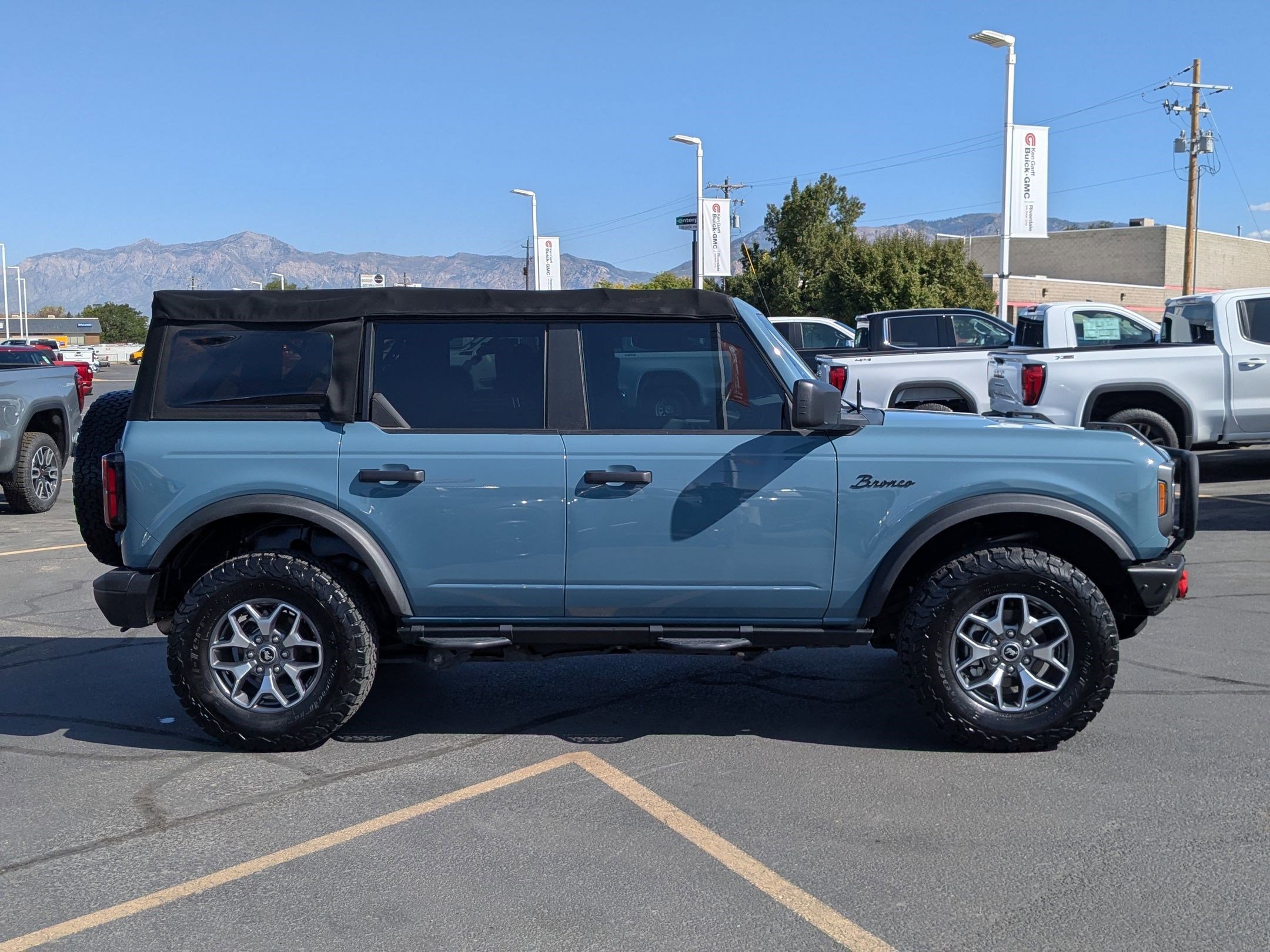 2022 Ford Bronco Badlands photo 2
