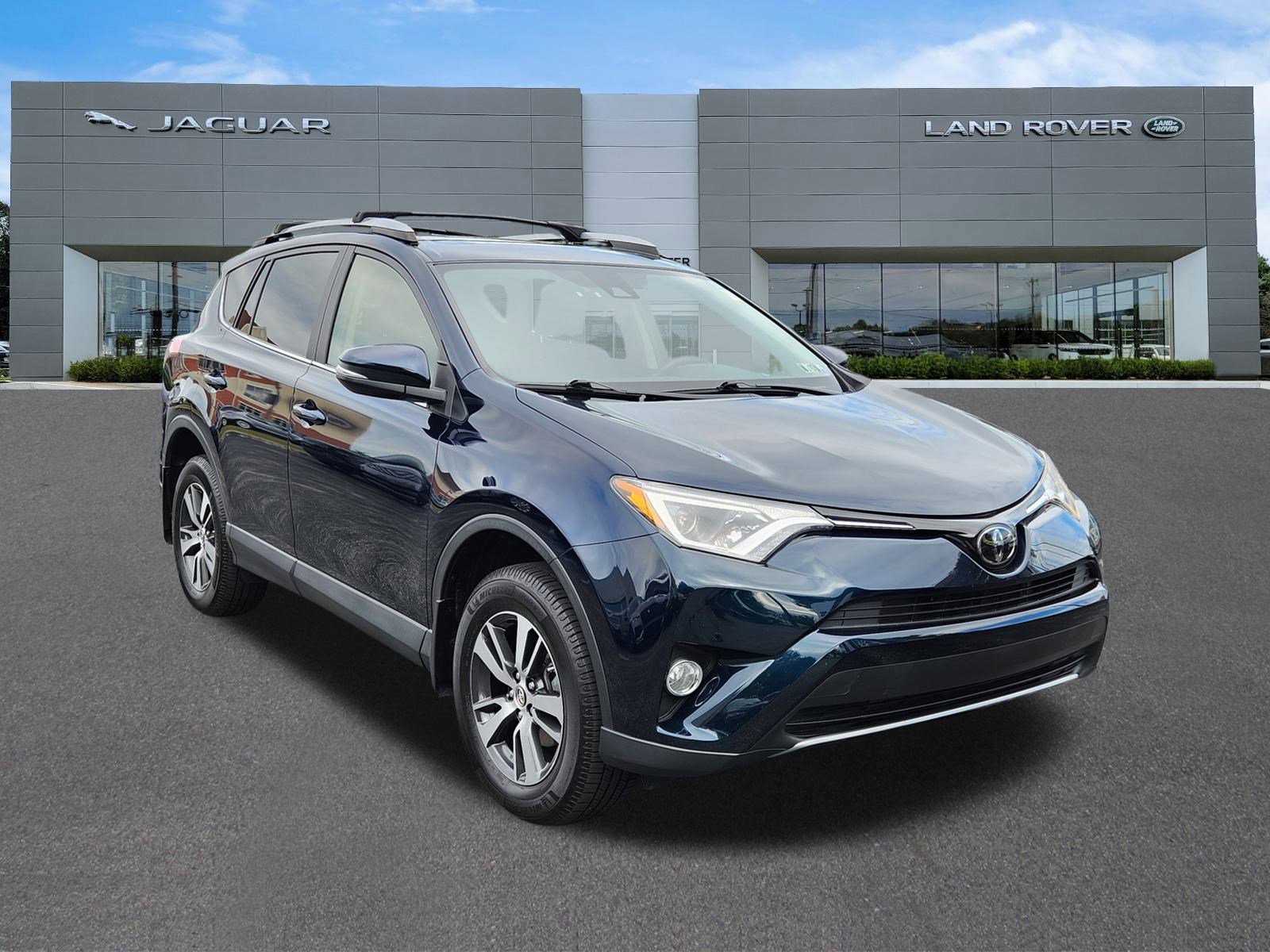 2018 Toyota RAV4 XLE photo 2