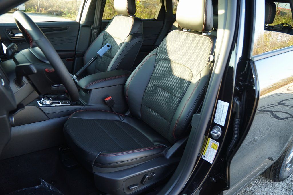 2025 Ford Escape ST-Line photo 9