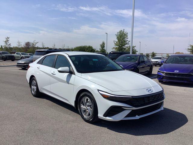 2025 Hyundai Elantra SE photo 2