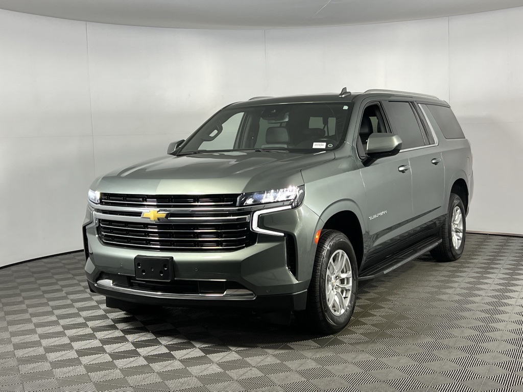 2024 Chevrolet Suburban LT photo 2
