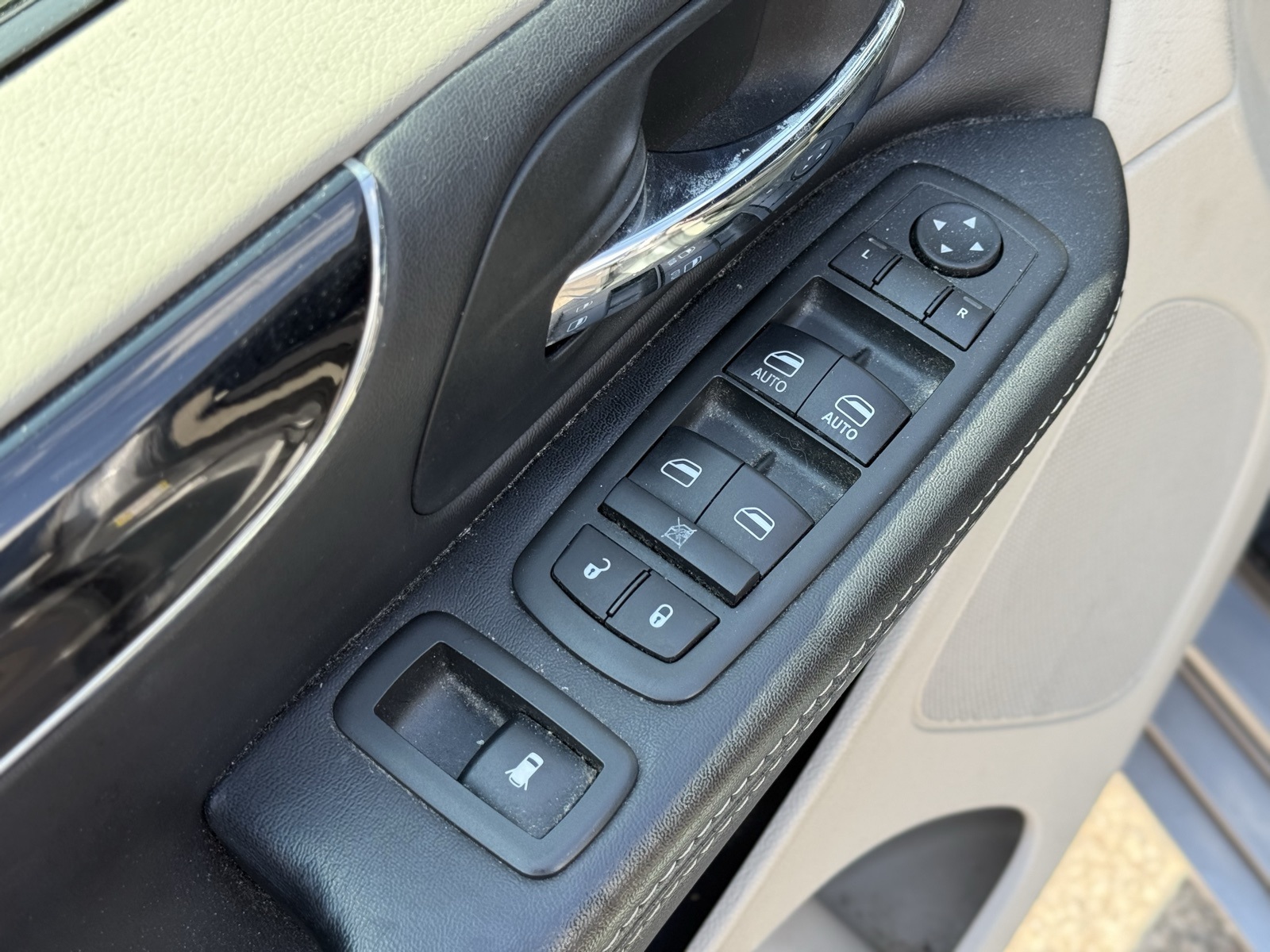 2014 Dodge Grand Caravan SXT photo 7