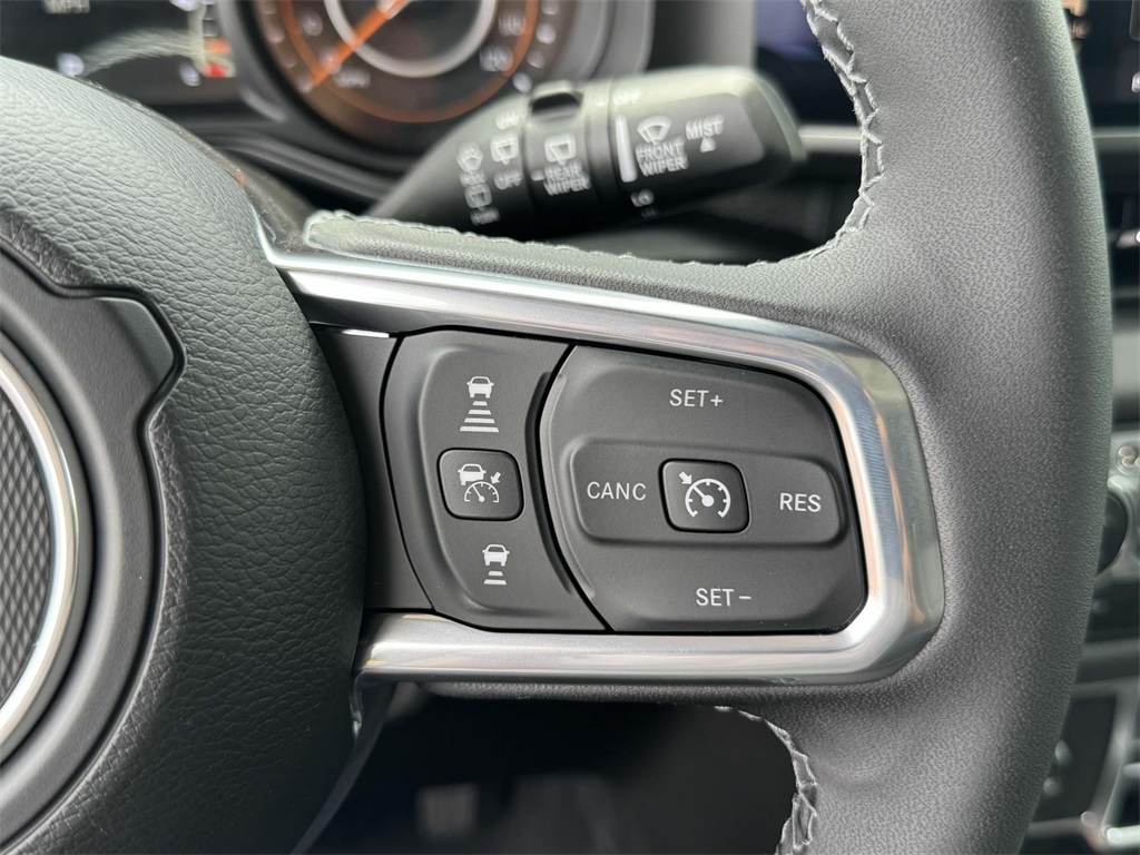 2025 Jeep Wrangler Sahara photo 22