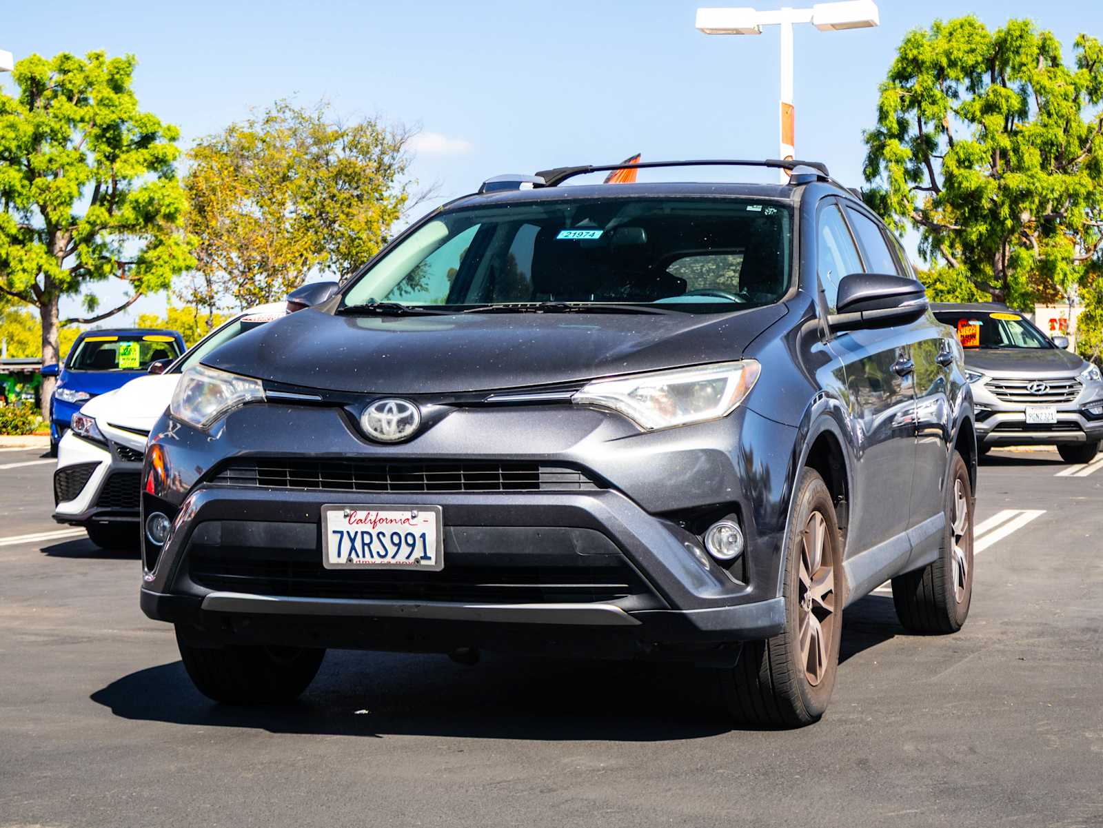 2017 Toyota RAV4 XLE photo 3