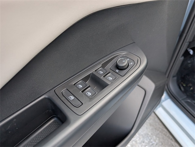 2025 Volkswagen Taos SE photo 12