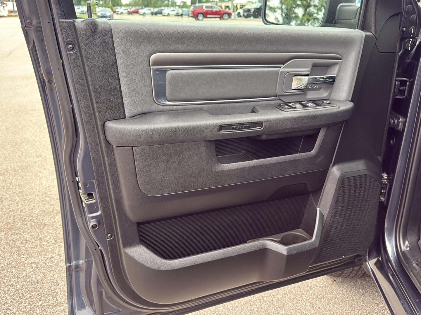 2021 Ram 1500 Classic SLT photo 17