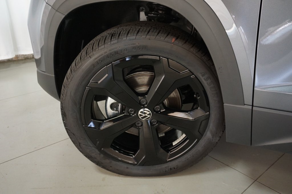 2025 Volkswagen Taos SEL photo 23