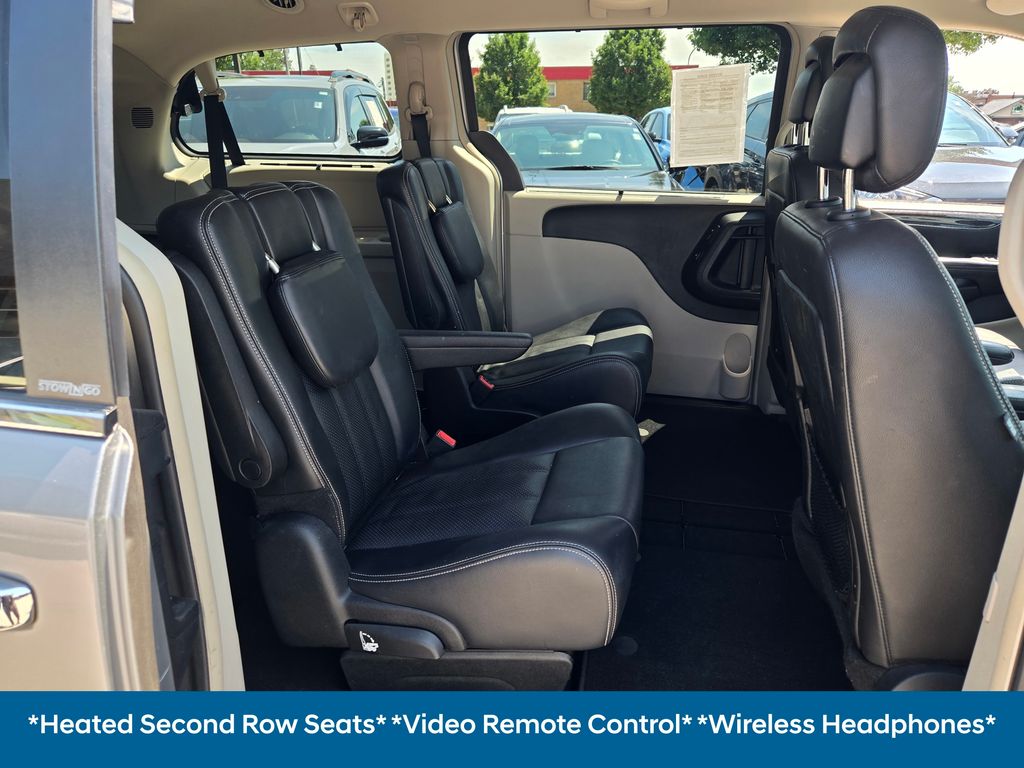2013 Chrysler Town & Country photo 8