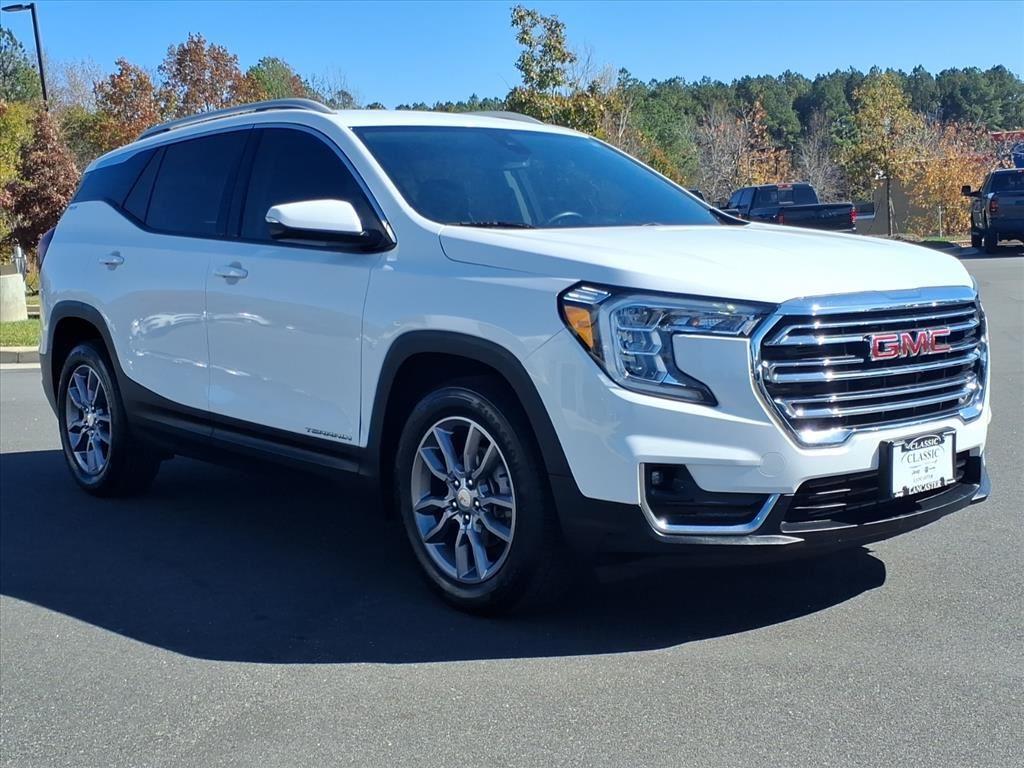 2023 Gmc Terrain SLT photo 2
