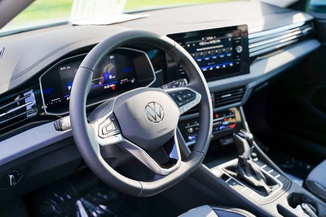 2025 Volkswagen Jetta 1.5T SE photo 9