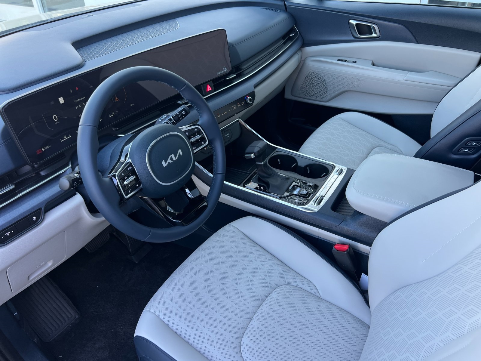 2026 Kia Carnival SX photo 9