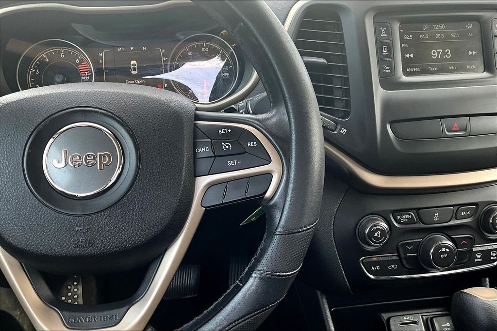 2016 Jeep Cherokee Latitude photo 12