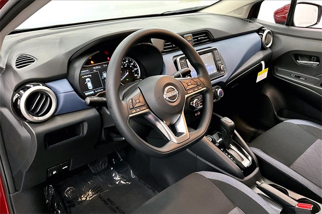2025 Nissan Versa 1.6 SV photo 6
