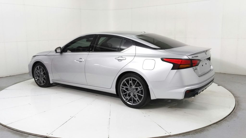 2024 Nissan Altima SR photo 3